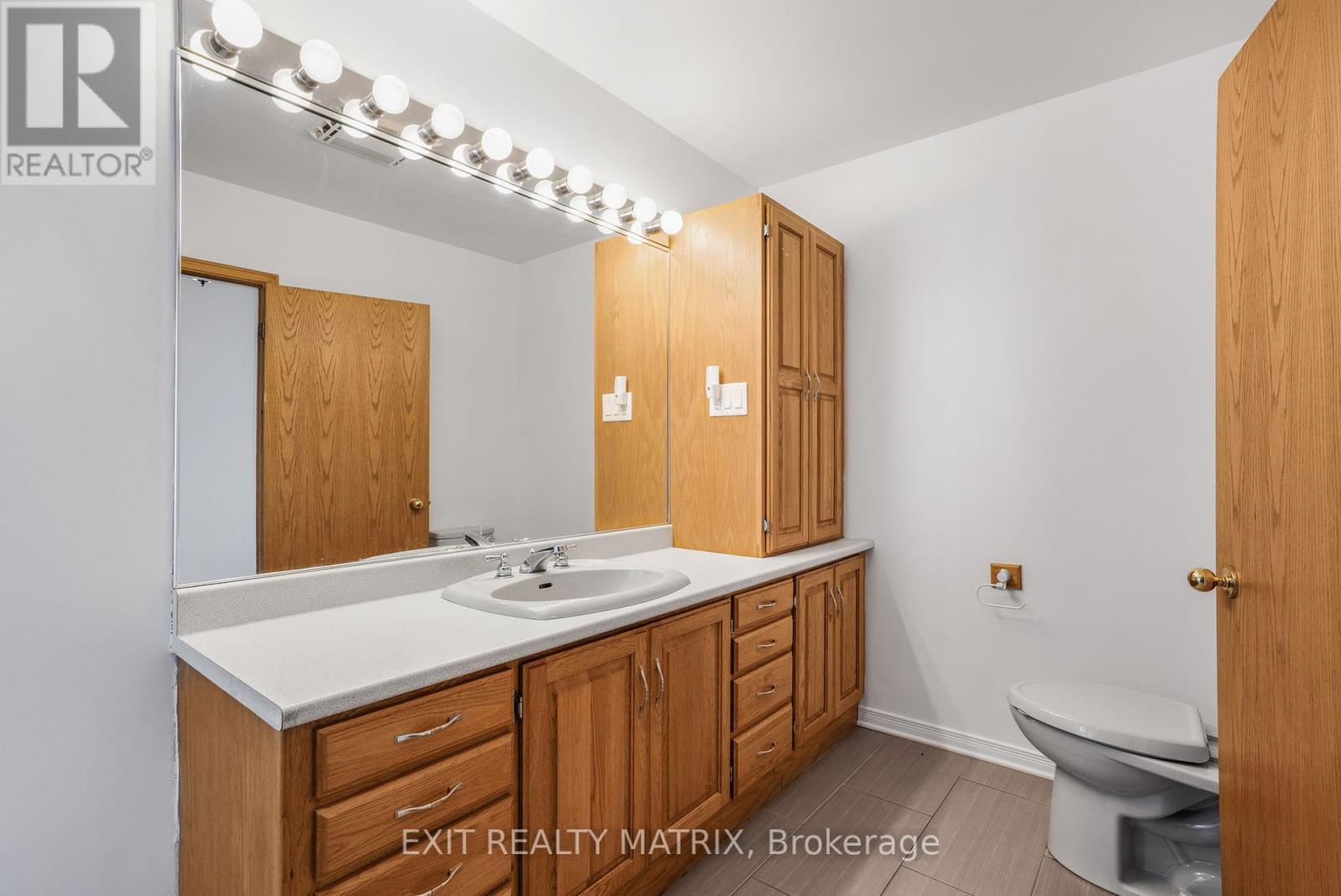 323 Longueuil Street, Champlain, ON - Indoor Photo Showing Bathroom
