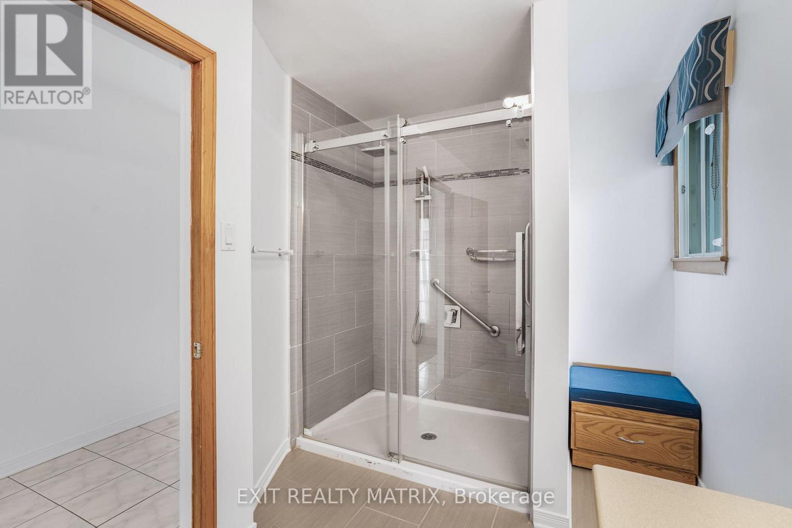 323 Longueuil Street, Champlain, ON - Indoor Photo Showing Bathroom