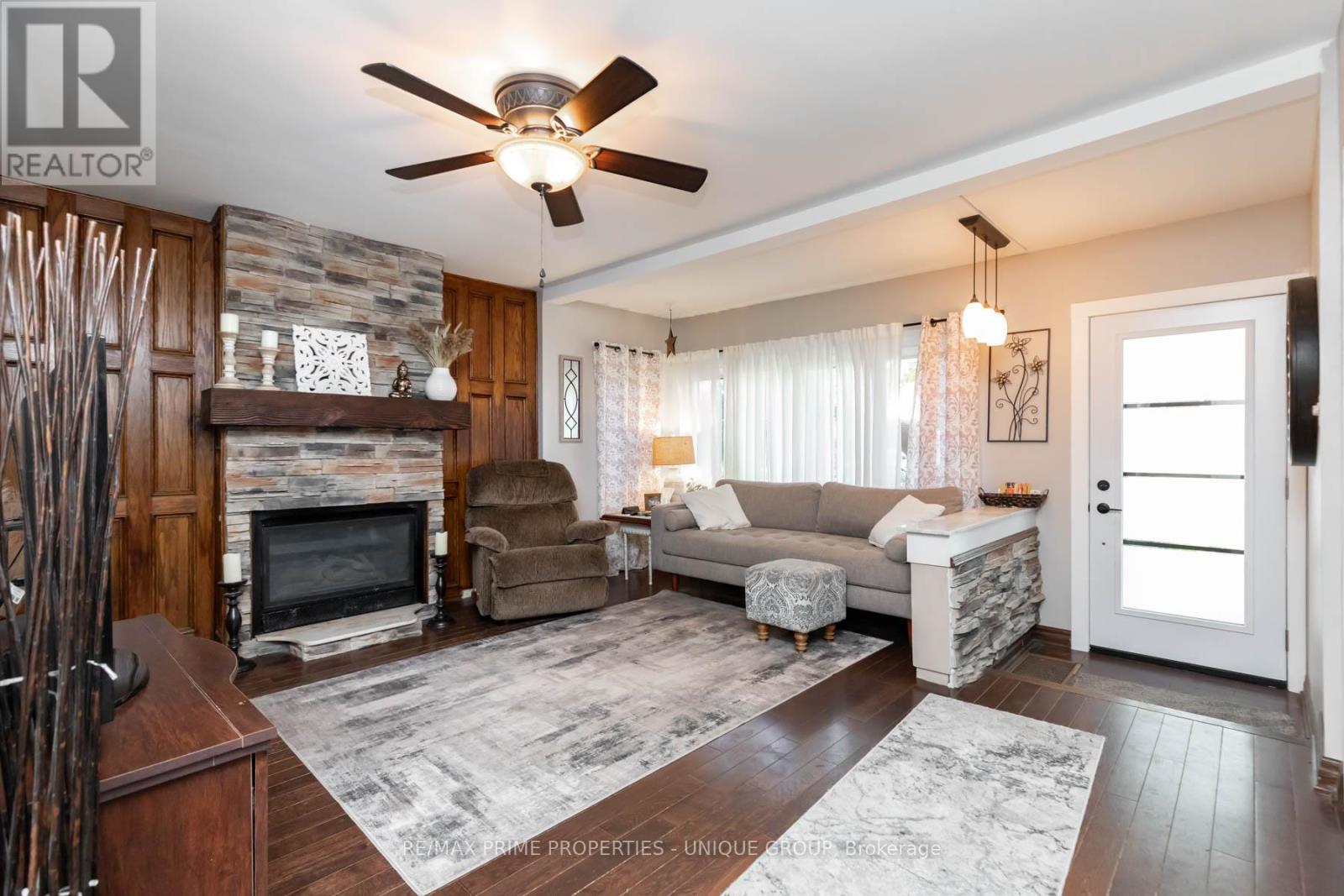 40 Jeavons Avenue, Toronto, ON - Indoor Photo Showing Living Room With Fireplace