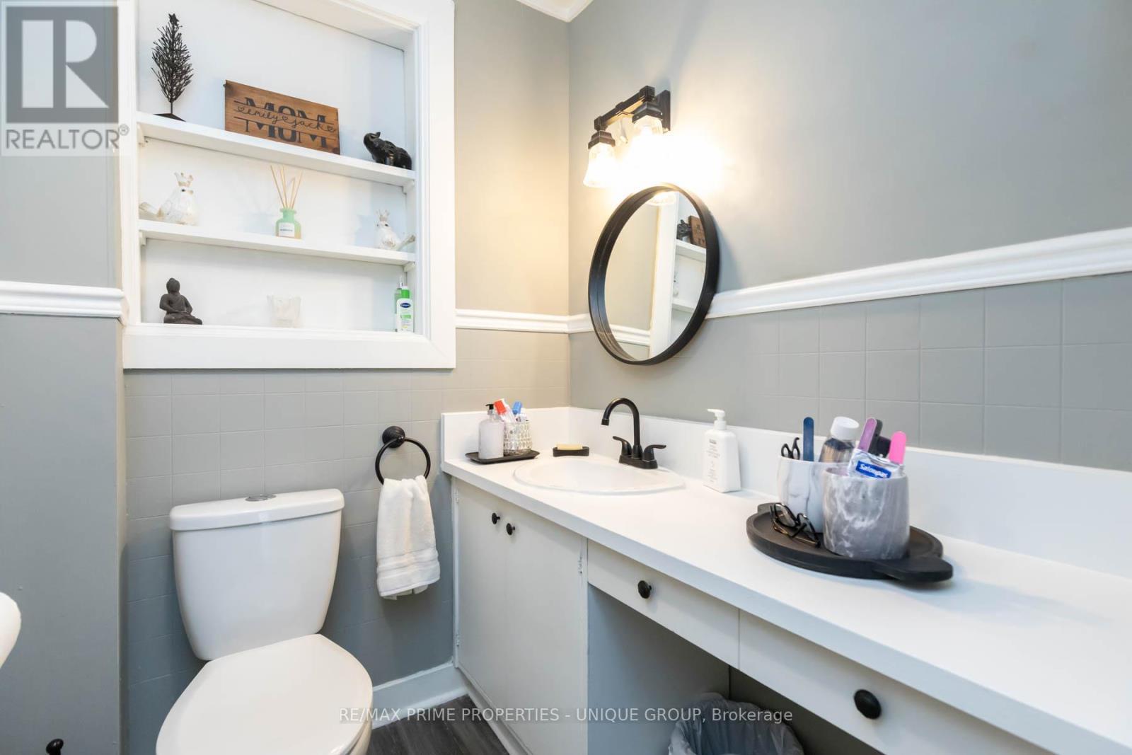 40 Jeavons Avenue, Toronto, ON - Indoor Photo Showing Bathroom