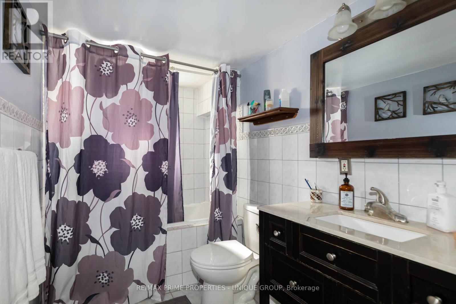 40 Jeavons Avenue, Toronto, ON - Indoor Photo Showing Bathroom