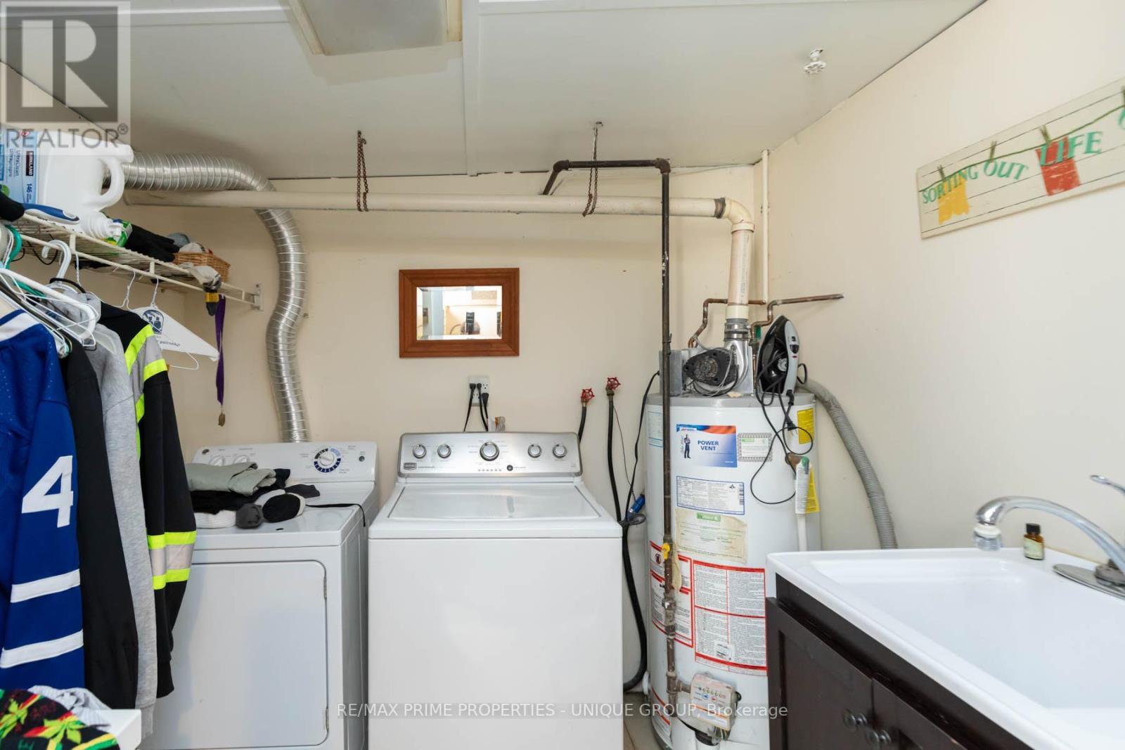 40 Jeavons Avenue, Toronto, ON - Indoor Photo Showing Laundry Room