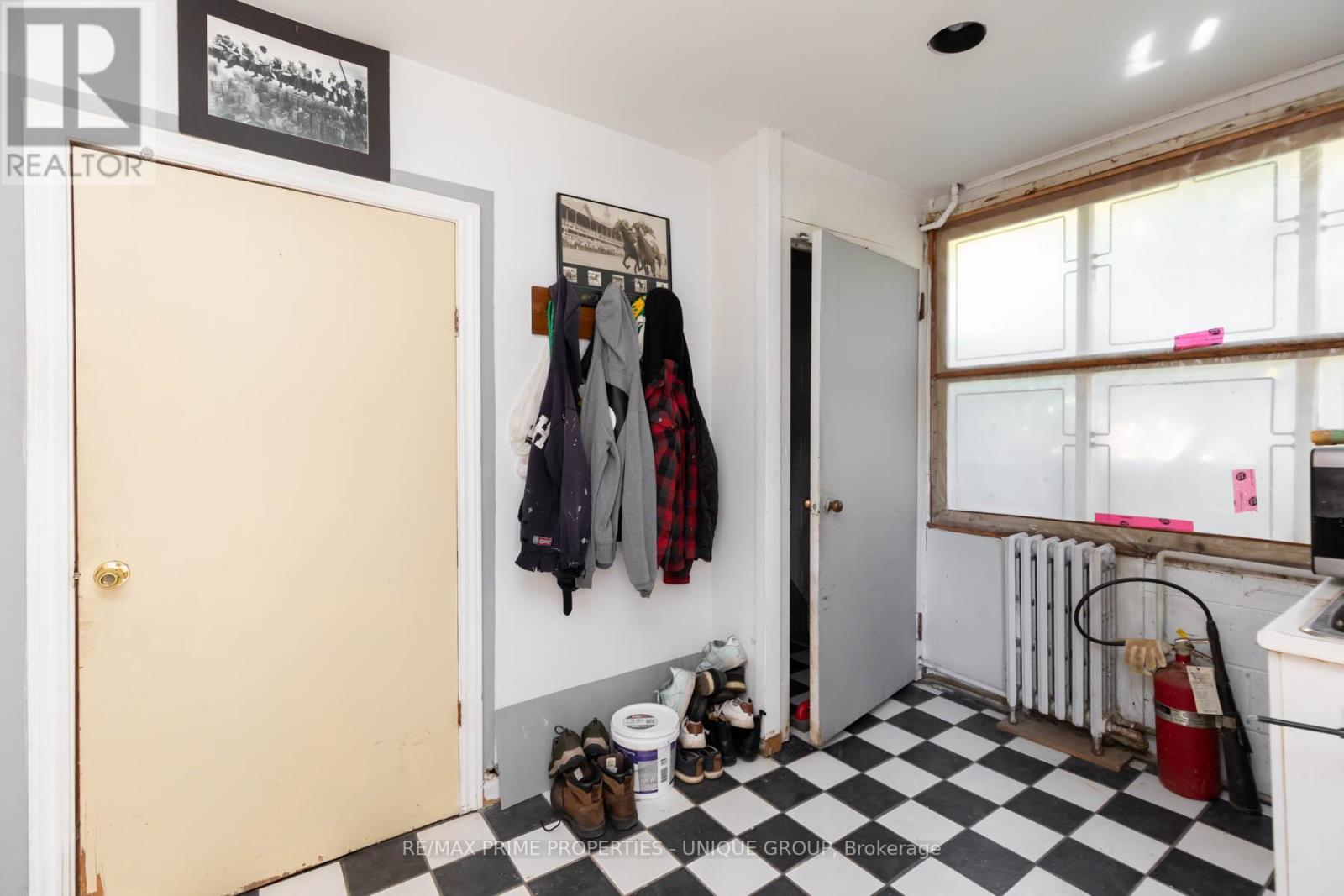 40 Jeavons Avenue, Toronto, ON - Indoor