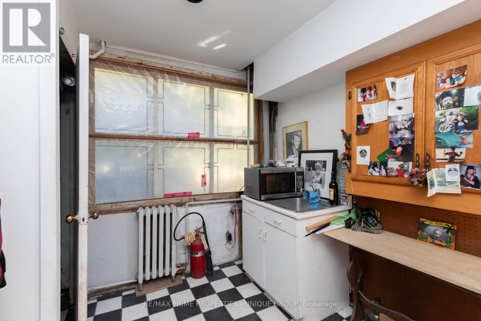 40 Jeavons Avenue, Toronto, ON - Indoor Photo Showing Other Room