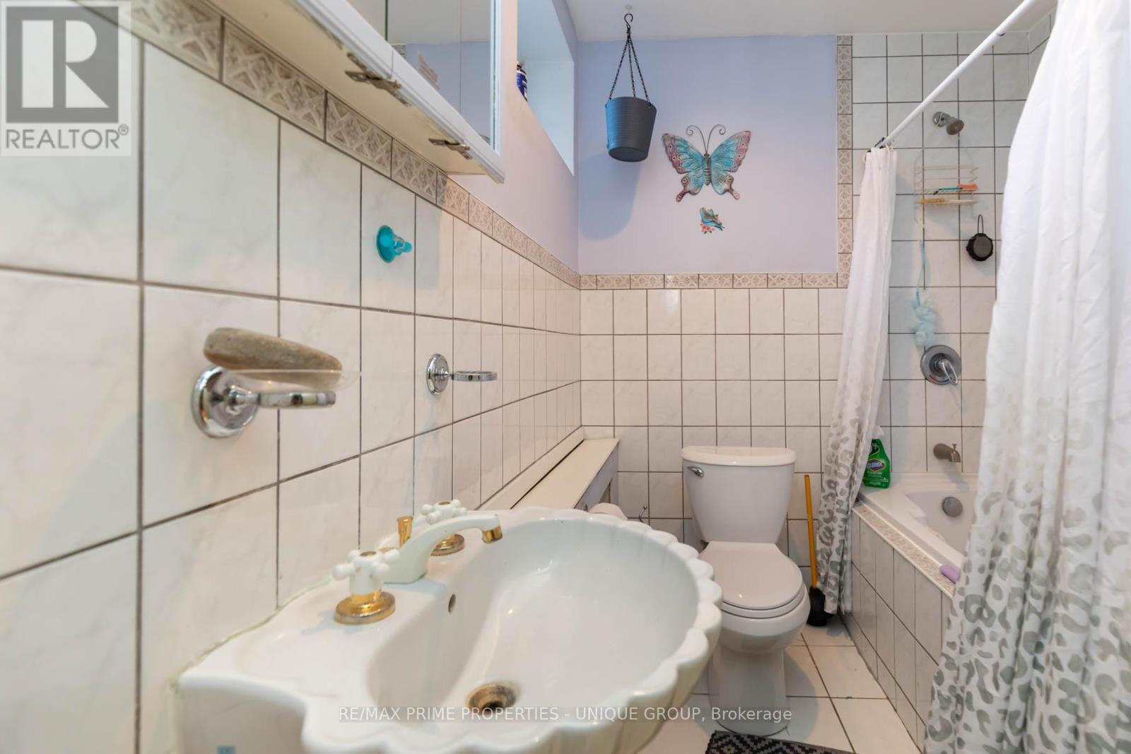 40 Jeavons Avenue, Toronto, ON - Indoor Photo Showing Bathroom