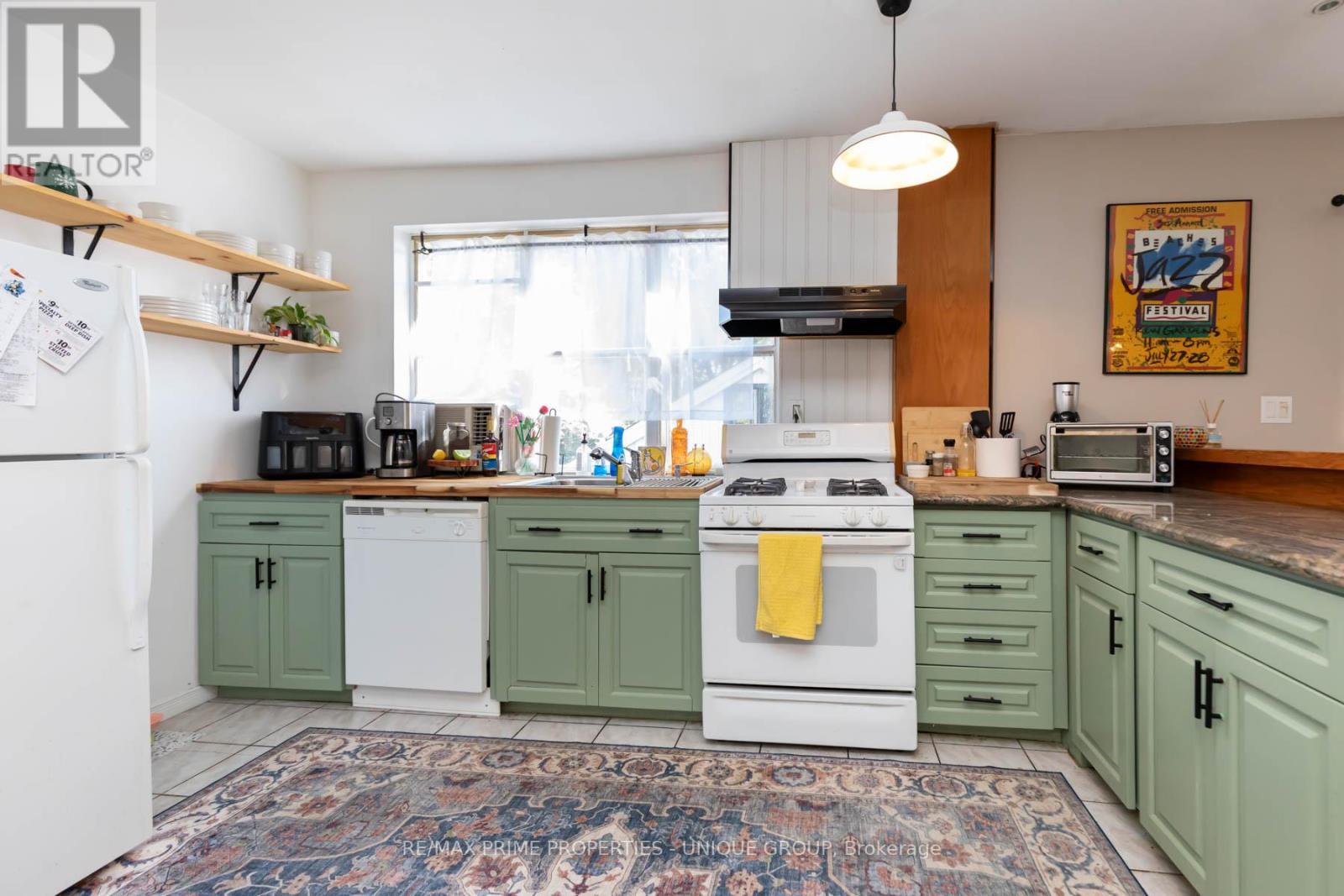 40 Jeavons Avenue, Toronto, ON - Indoor Photo Showing Kitchen