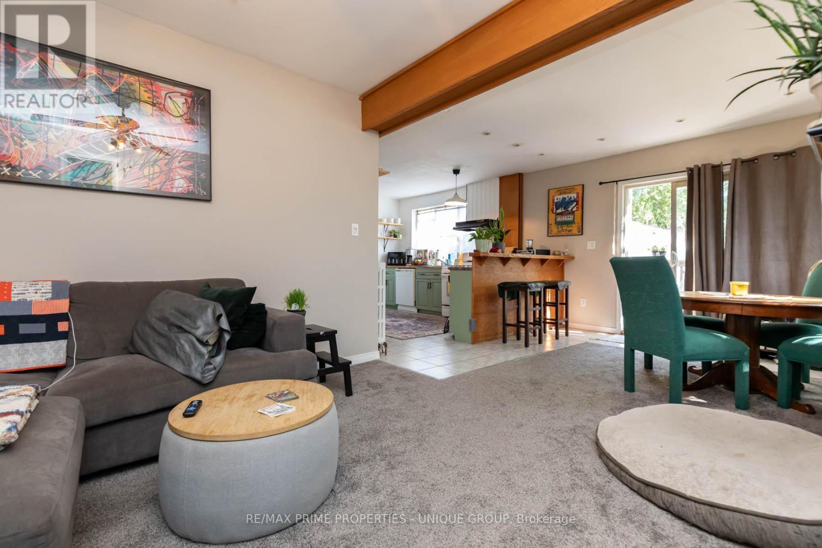 40 Jeavons Avenue, Toronto, ON - Indoor Photo Showing Living Room