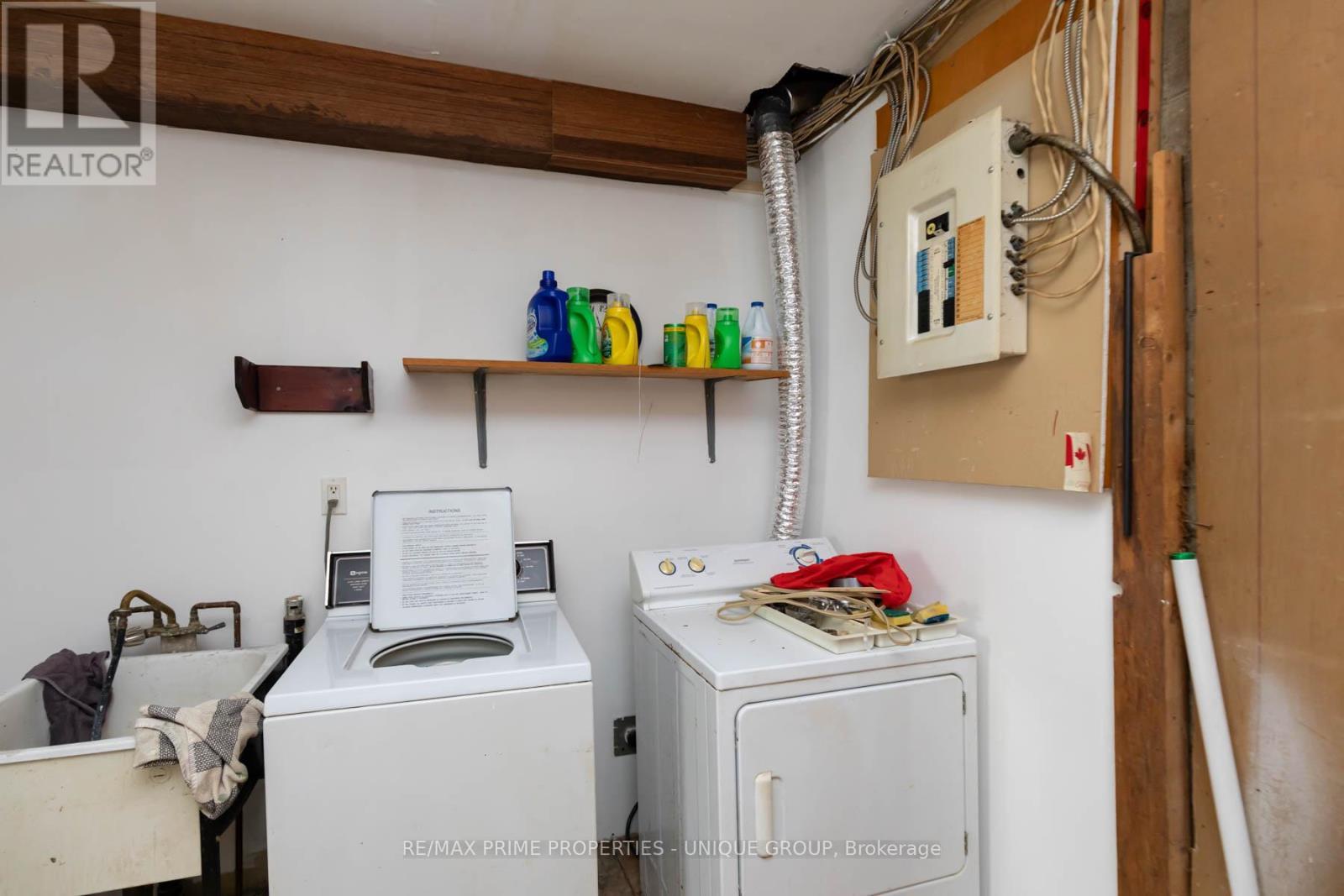 40 Jeavons Avenue, Toronto, ON - Indoor Photo Showing Laundry Room