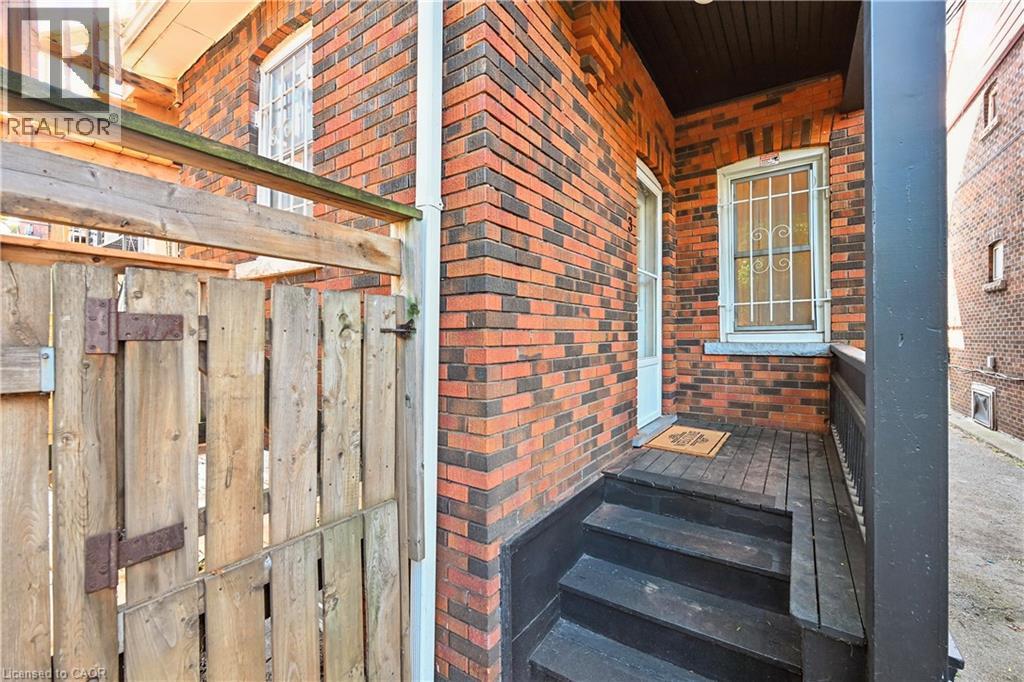 1047 Main Street E, Hamilton, ON - Indoor Photo Showing Basement