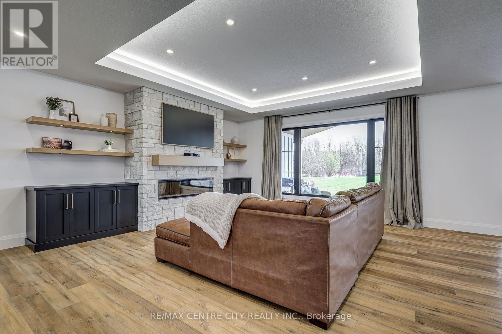10580 Culloden Road, Bayham, ON - Indoor Photo Showing Living Room With Fireplace