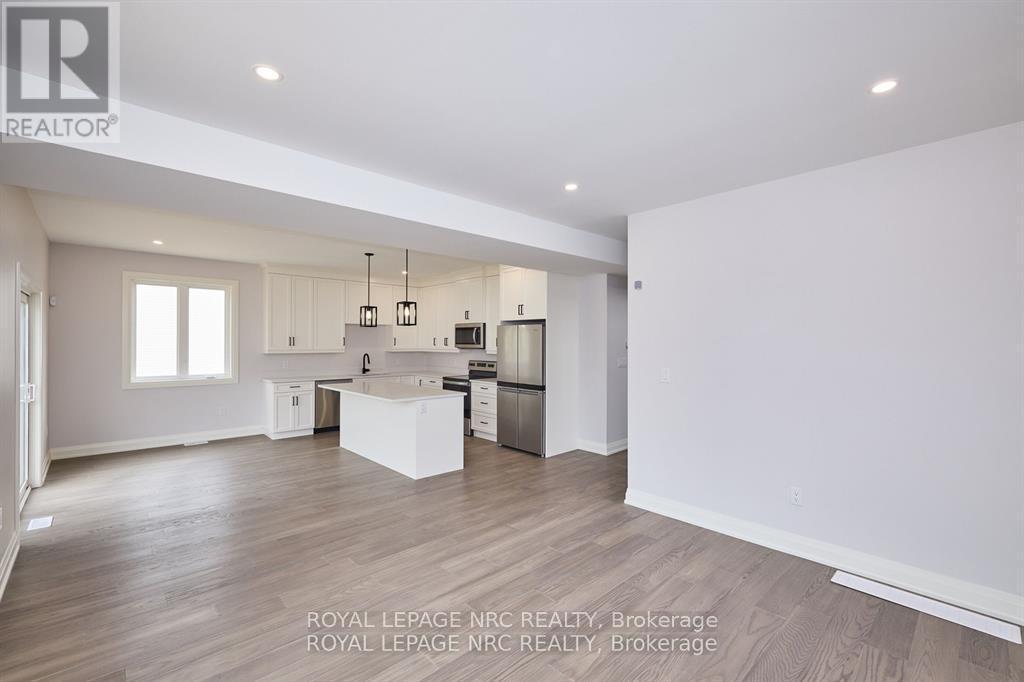 149 Hodgkins Avenue, Thorold (Allanburg/Thorold South), ON - Indoor Photo Showing Kitchen