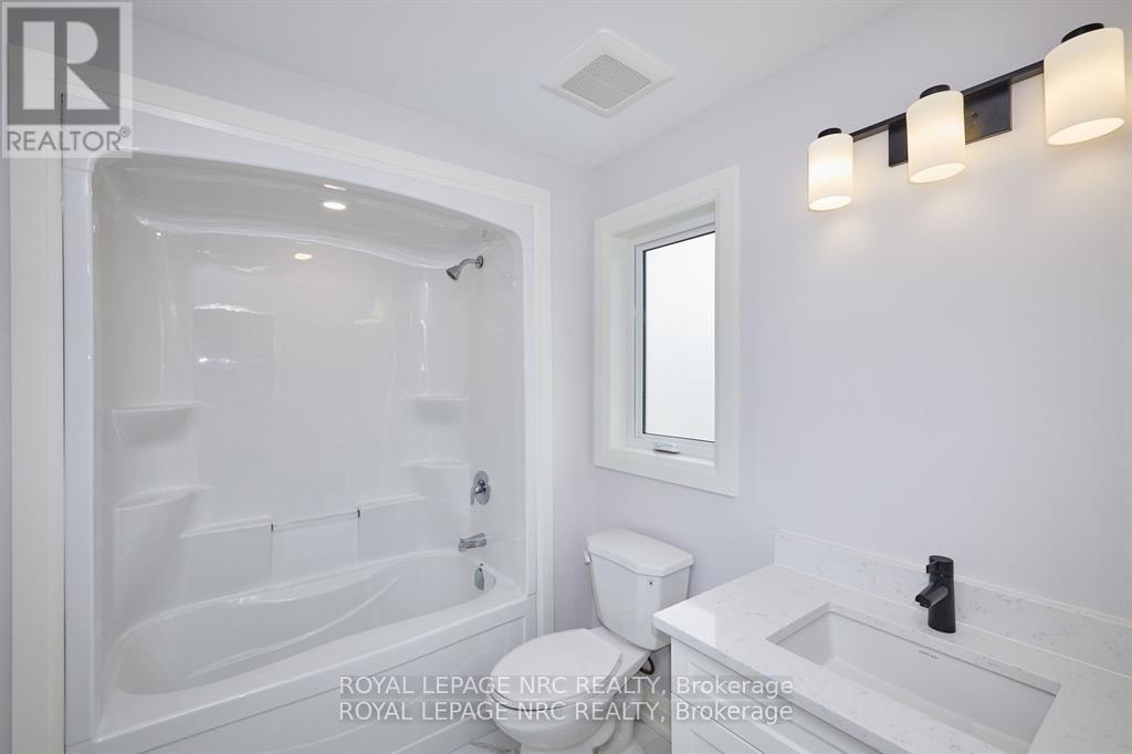 149 Hodgkins Avenue, Thorold (Allanburg/Thorold South), ON - Indoor Photo Showing Bathroom