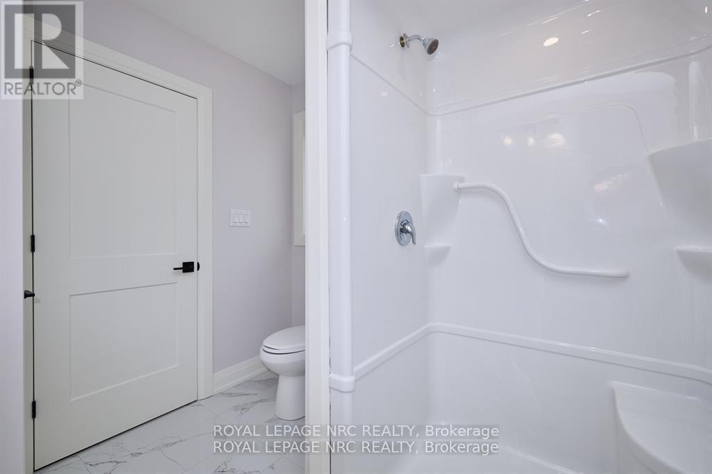 149 Hodgkins Avenue, Thorold (Allanburg/Thorold South), ON - Indoor Photo Showing Bathroom