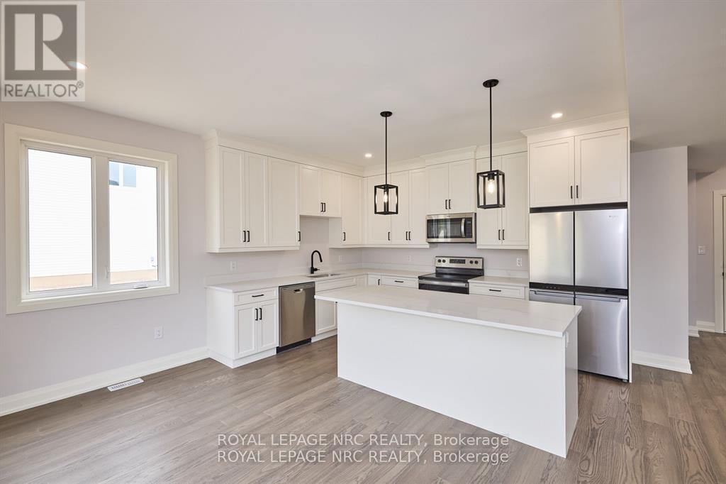 149 Hodgkins Avenue, Thorold (Allanburg/Thorold South), ON - Indoor Photo Showing Kitchen With Stainless Steel Kitchen