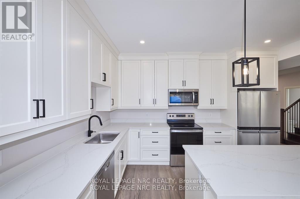 149 Hodgkins Avenue, Thorold (Allanburg/Thorold South), ON - Indoor Photo Showing Kitchen With Stainless Steel Kitchen