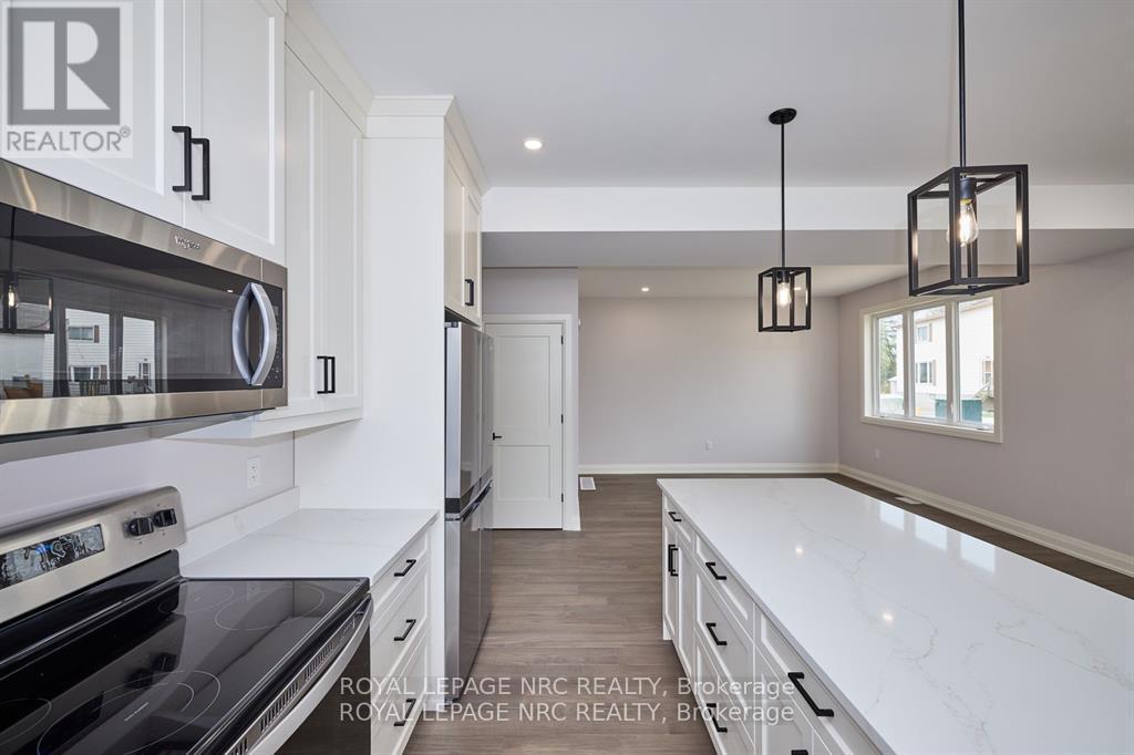 149 Hodgkins Avenue, Thorold (Allanburg/Thorold South), ON - Indoor Photo Showing Kitchen With Stainless Steel Kitchen With Upgraded Kitchen