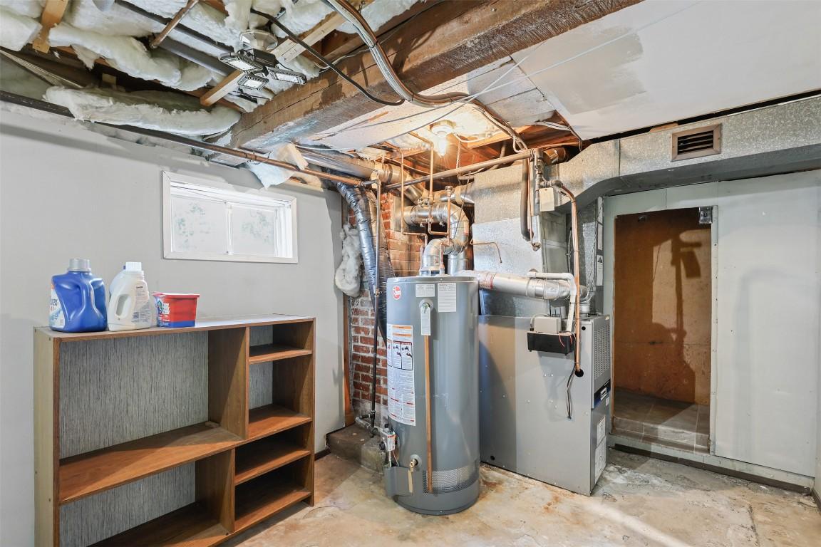 976 Dominion Street, Kamloops, BC - Indoor Photo Showing Basement