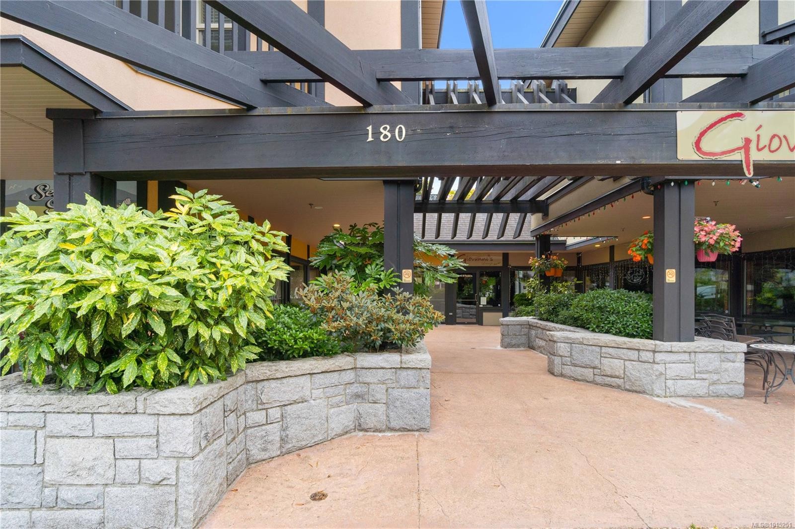 2-180 2Nd Ave West, Qualicum Beach, BC