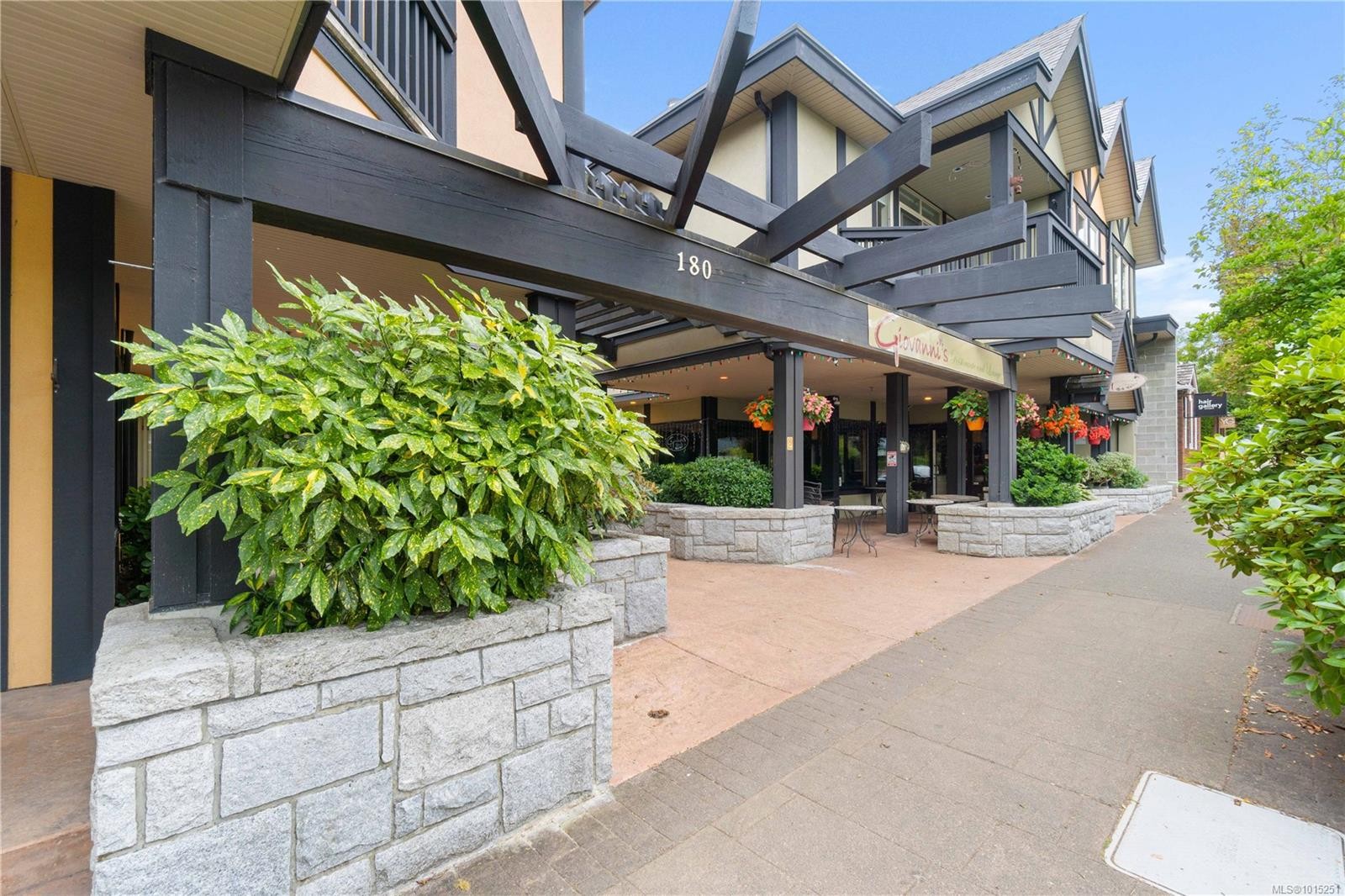2-180 2Nd Ave West, Qualicum Beach, BC