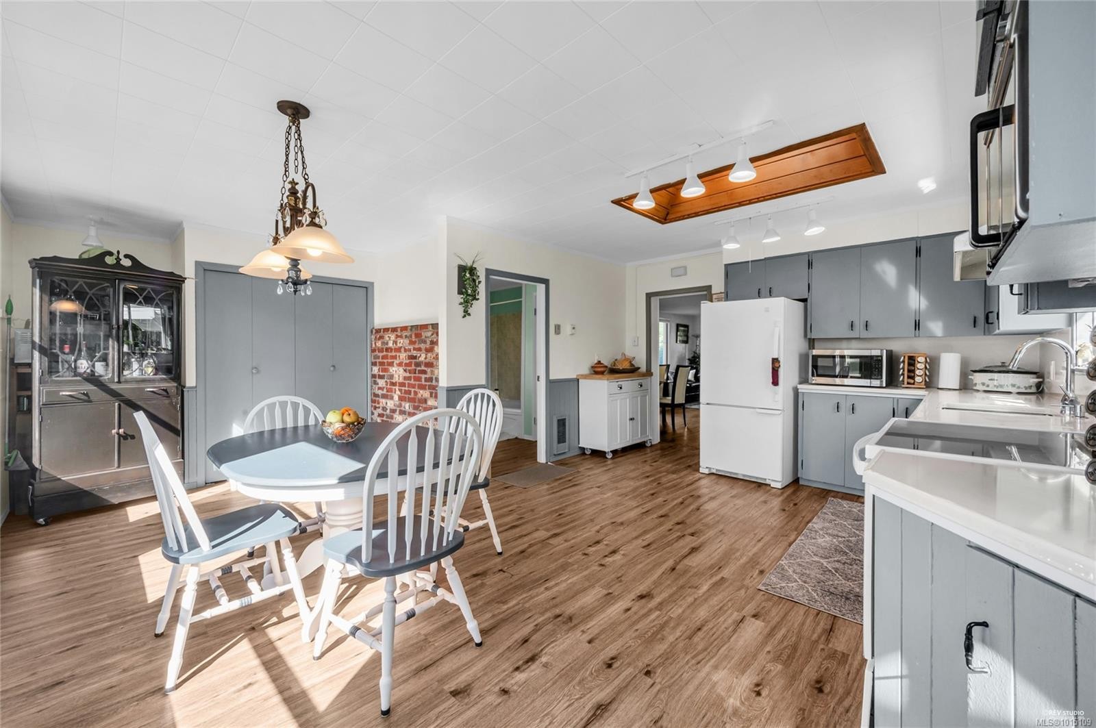 3740 South Oyster School Rd, Saltair, BC