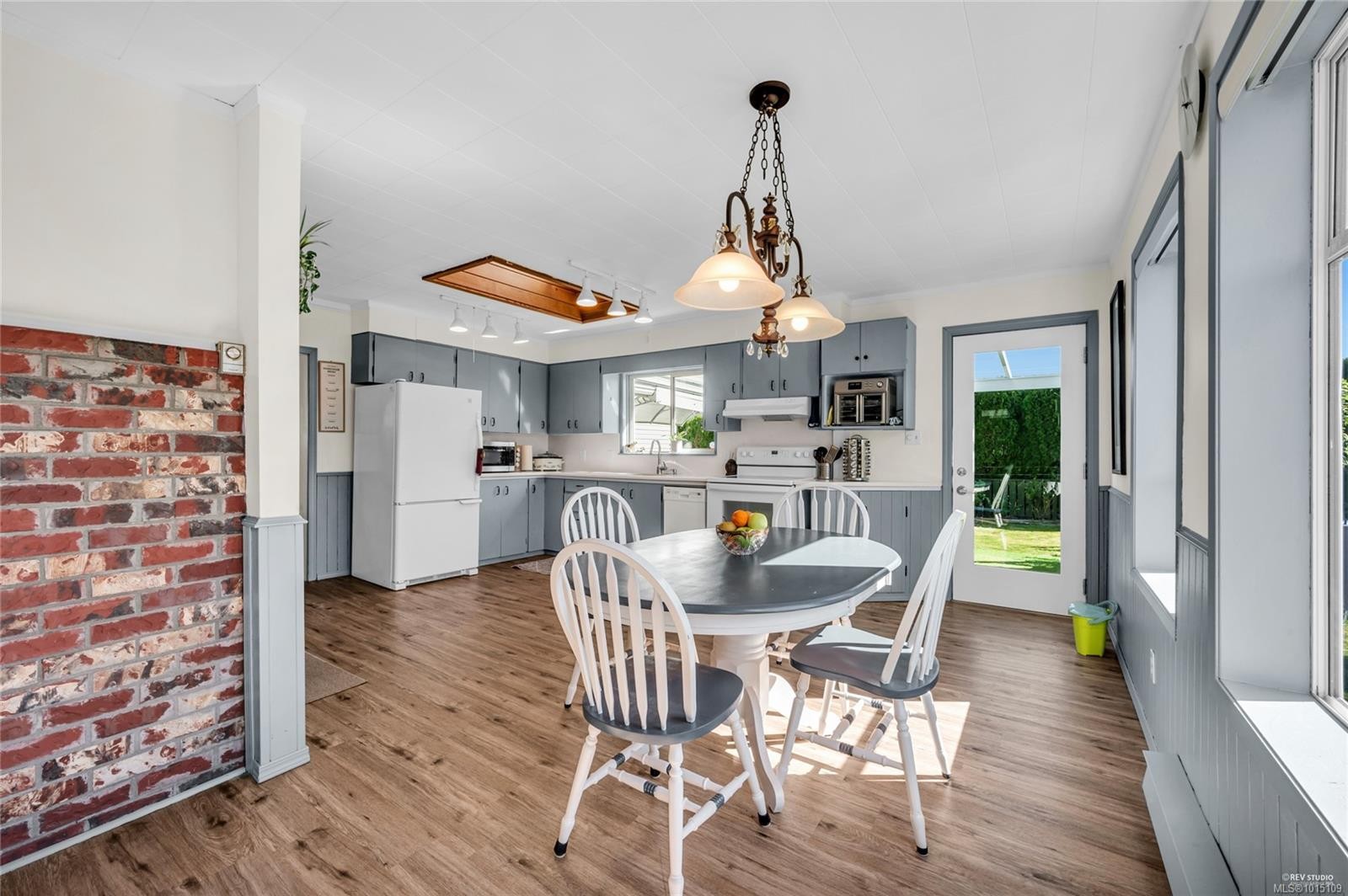 3740 South Oyster School Rd, Saltair, BC