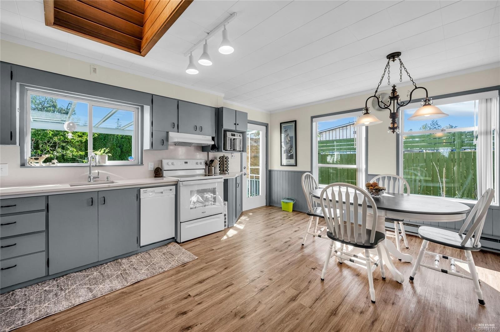 3740 South Oyster School Rd, Saltair, BC