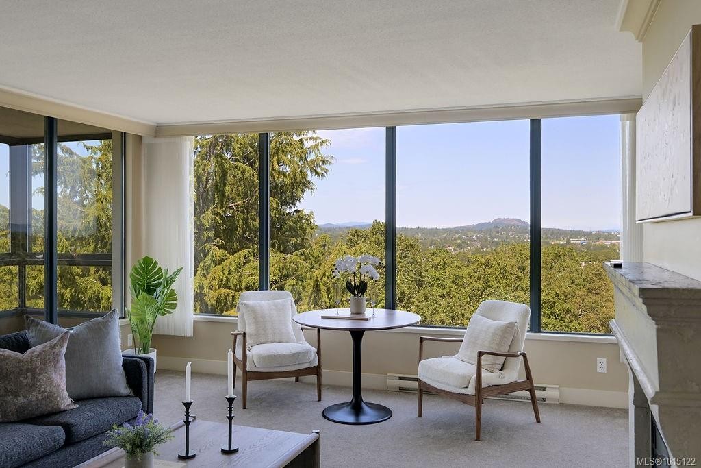 405-1033 Belmont Ave, Victoria, BC - Indoor Photo Showing Living Room