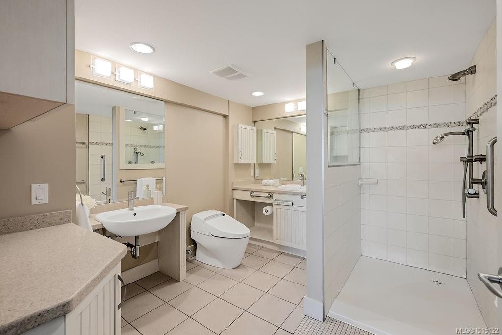 405-1033 Belmont Ave, Victoria, BC - Indoor Photo Showing Bathroom