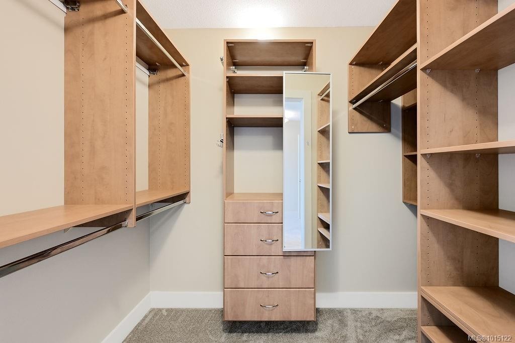 405-1033 Belmont Ave, Victoria, BC - Indoor With Storage