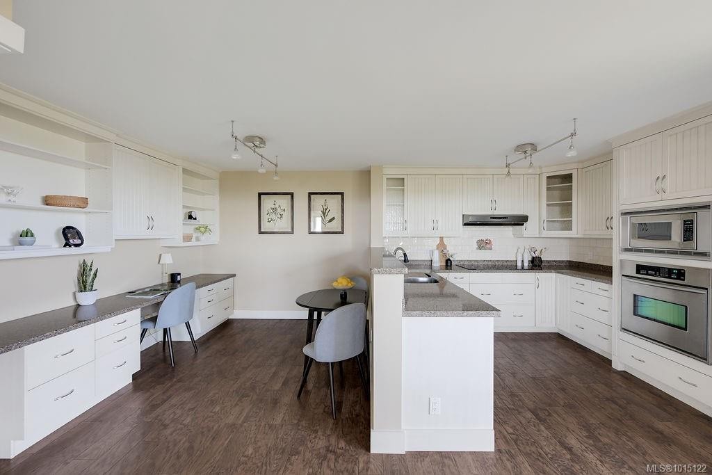 405-1033 Belmont Ave, Victoria, BC - Indoor Photo Showing Kitchen