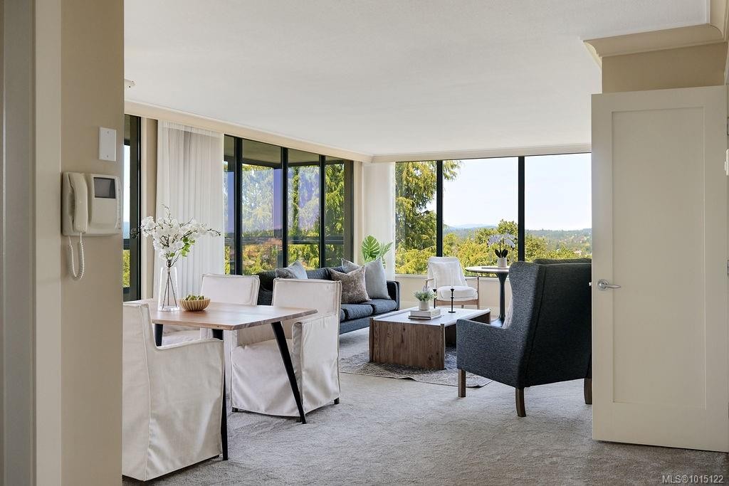 405-1033 Belmont Ave, Victoria, BC - Indoor Photo Showing Living Room