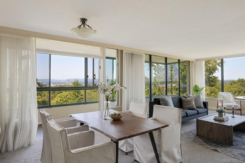 405-1033 Belmont Ave, Victoria, BC - Indoor Photo Showing Living Room