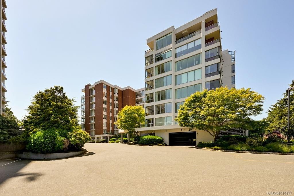 405-1033 Belmont Ave, Victoria, BC - Outdoor With Facade