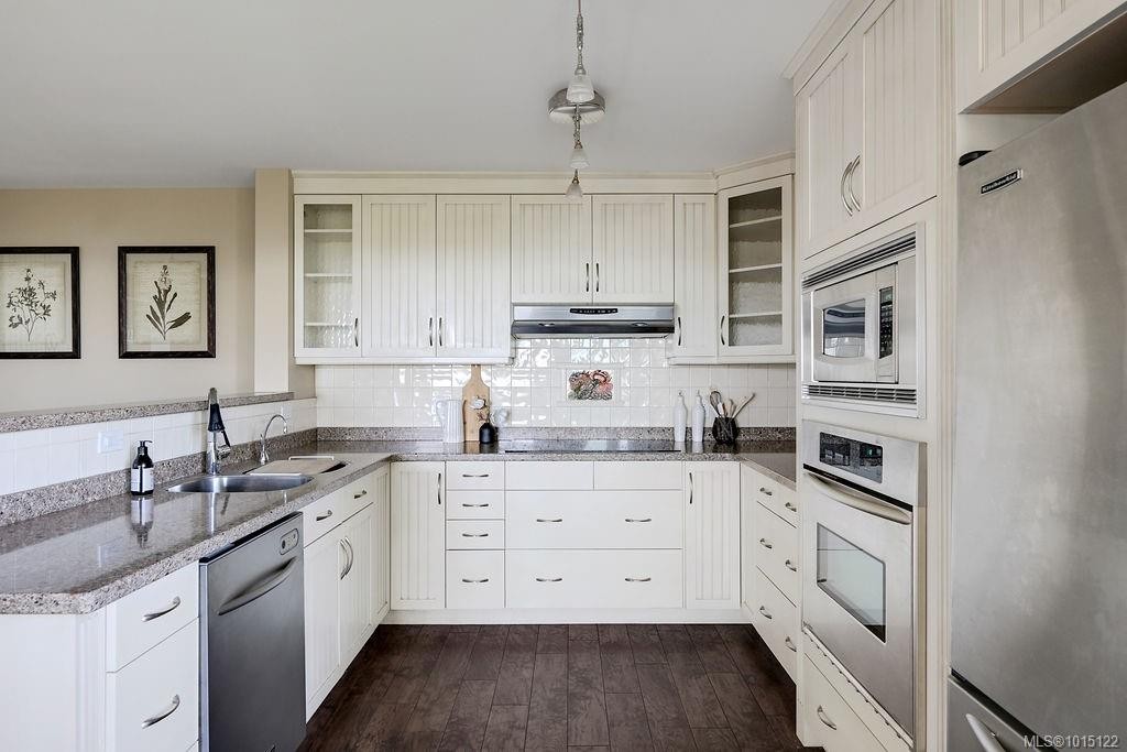 405-1033 Belmont Ave, Victoria, BC - Indoor Photo Showing Kitchen