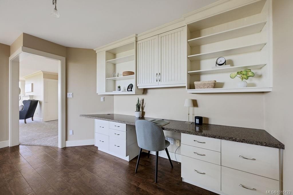 405-1033 Belmont Ave, Victoria, BC - Indoor