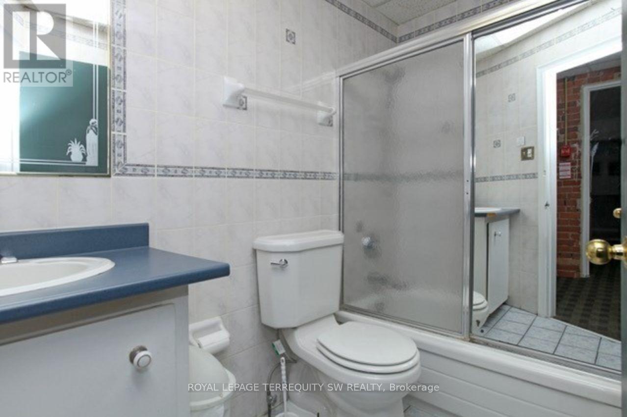 N - 536 Huron Street, Toronto, ON - Indoor Photo Showing Bathroom