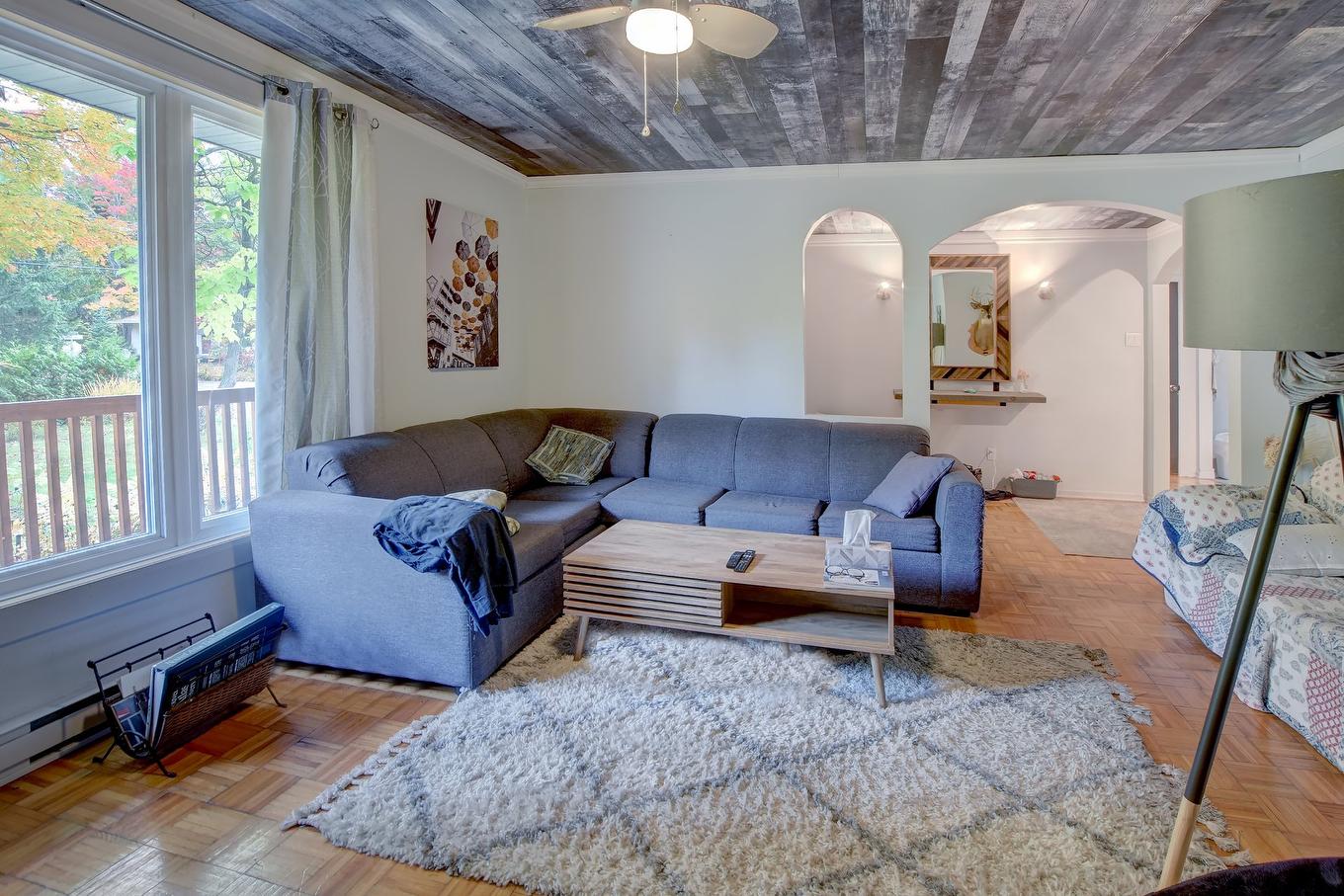 Salon - 4455 Rue Leclerc, Sainte-Julienne, QC - Indoor Photo Showing Living Room