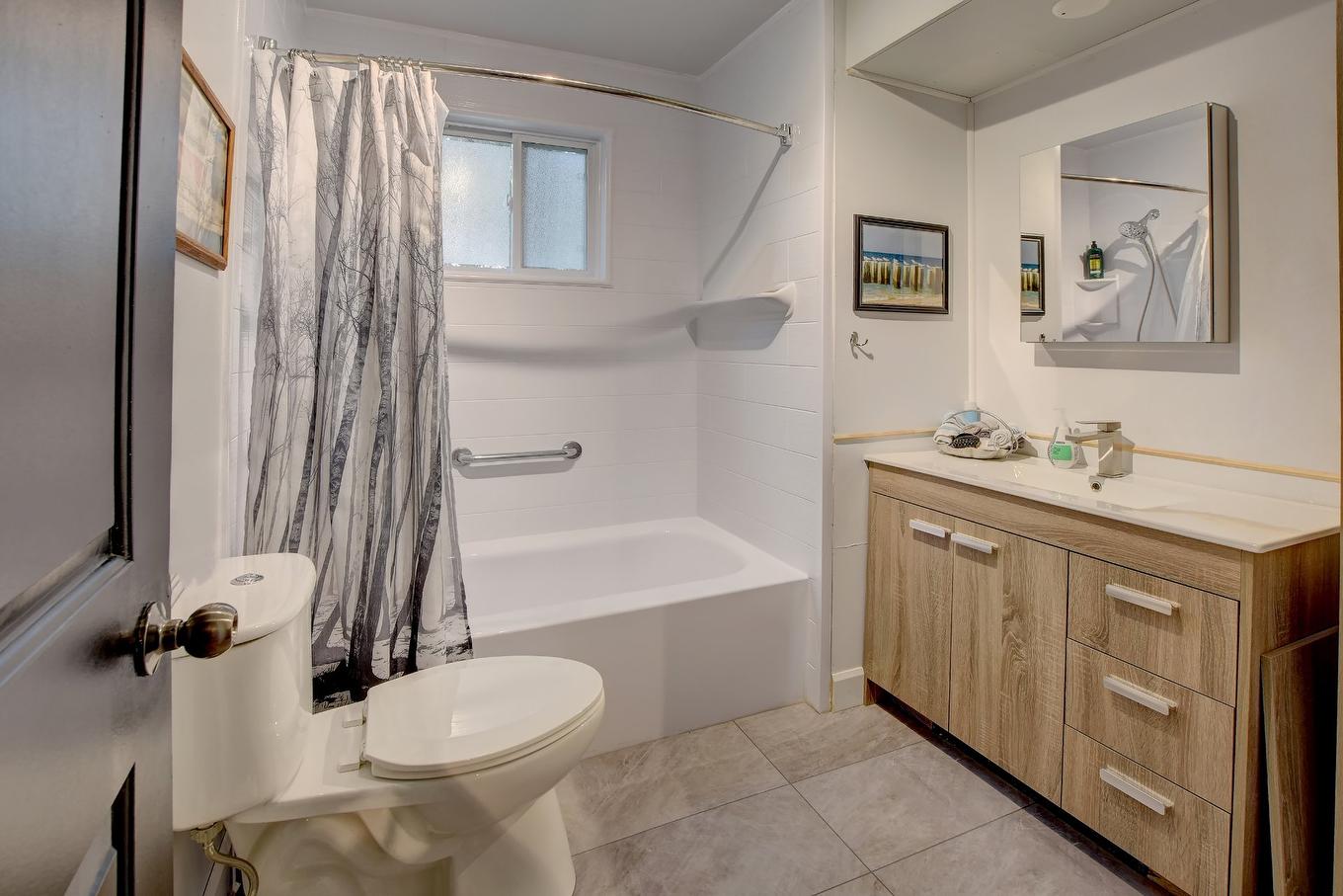 Salle de bains - 4455 Rue Leclerc, Sainte-Julienne, QC - Indoor Photo Showing Bathroom