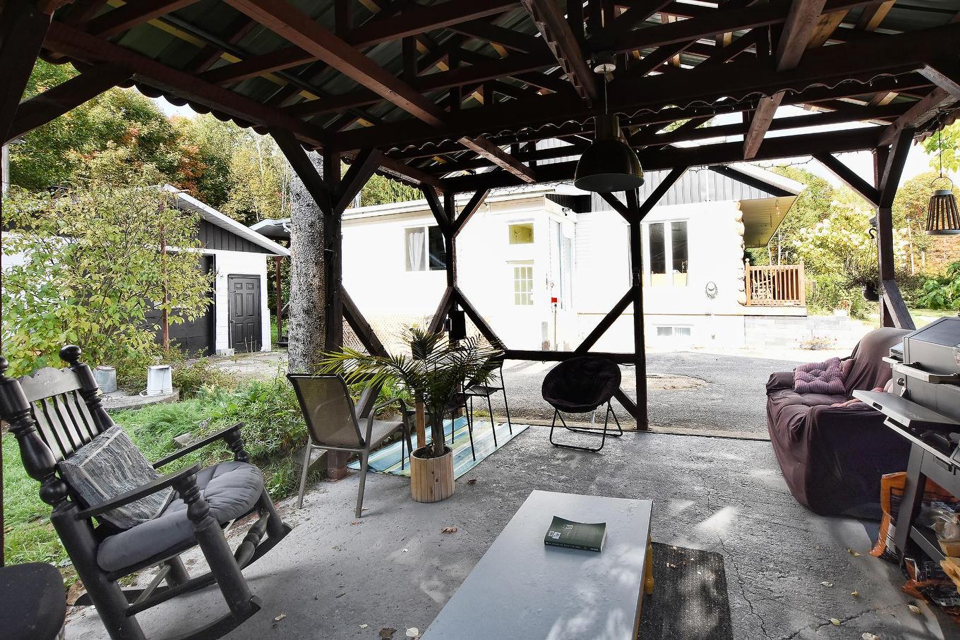 Terrasse - 4455 Rue Leclerc, Sainte-Julienne, QC - Outdoor