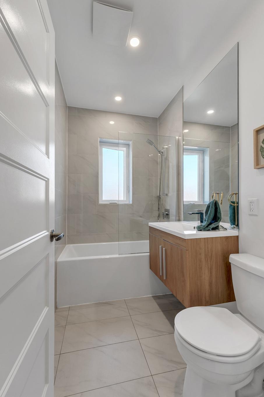 Bathroom - 5-680 13E Avenue, Montréal (Lachine), QC - Indoor Photo Showing Bathroom