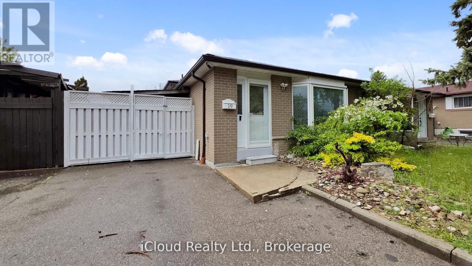 19 Flamingo Crescent, Brampton, ON - Outdoor