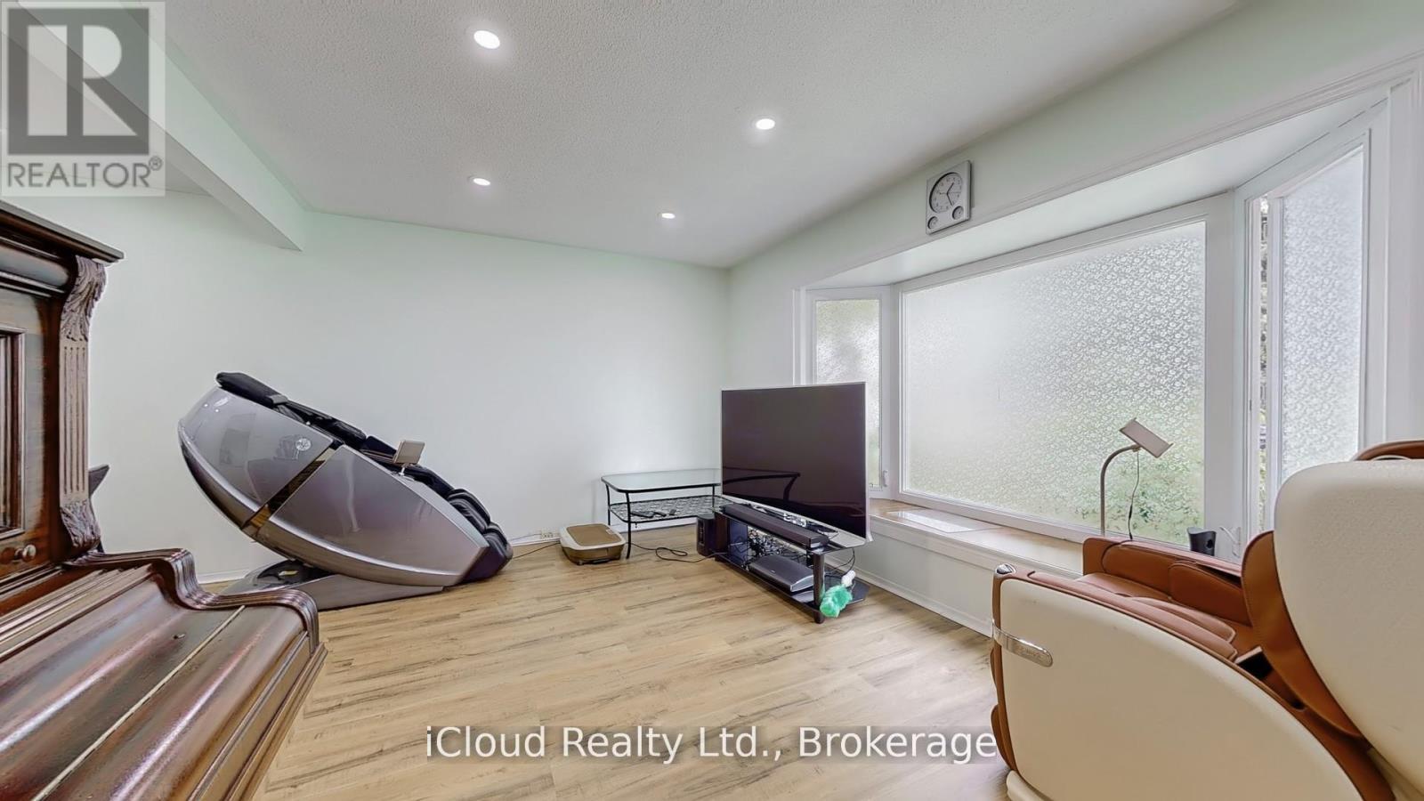 19 Flamingo Crescent, Brampton, ON - Indoor Photo Showing Other Room