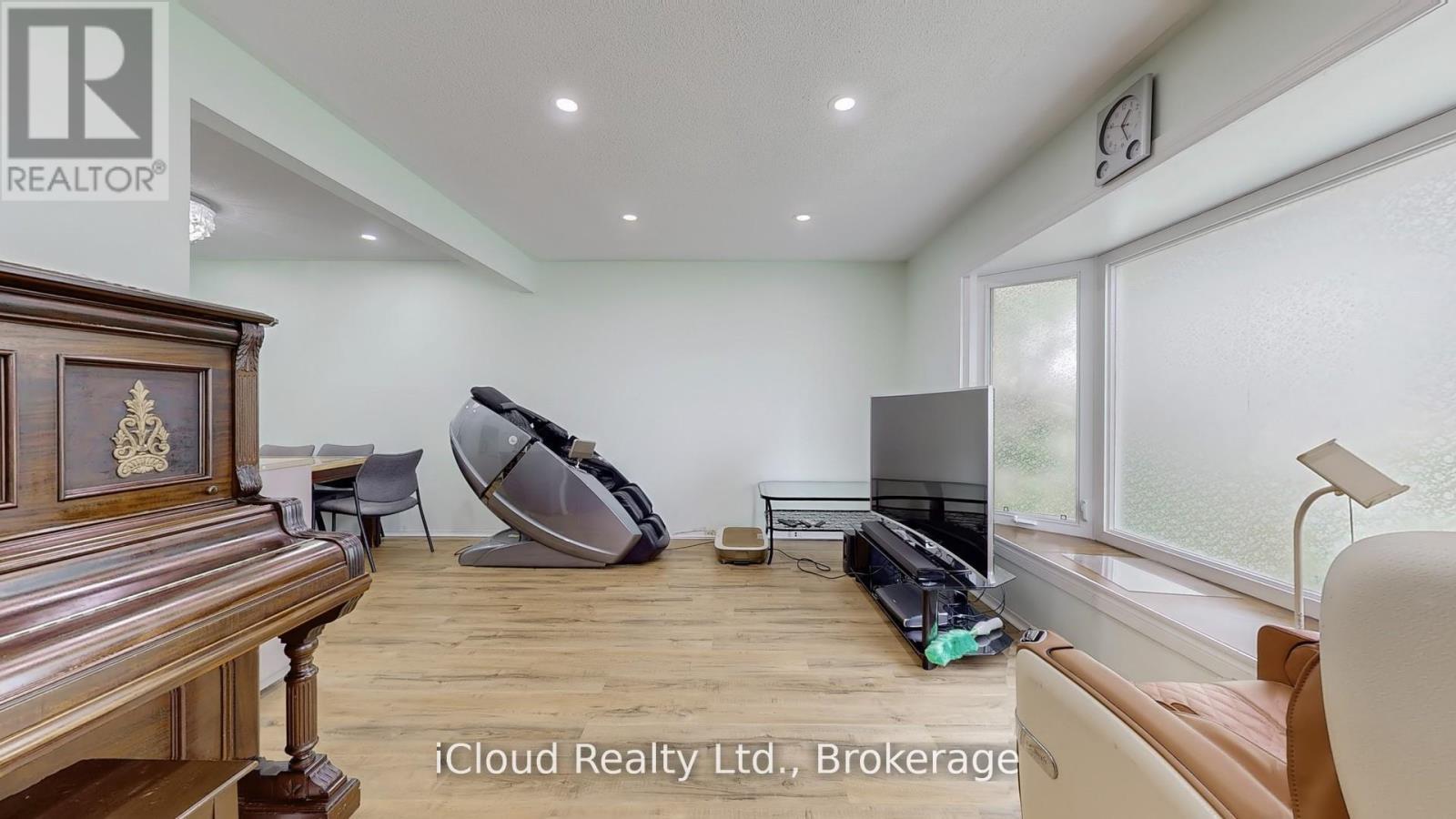 19 Flamingo Crescent, Brampton, ON - Indoor Photo Showing Other Room