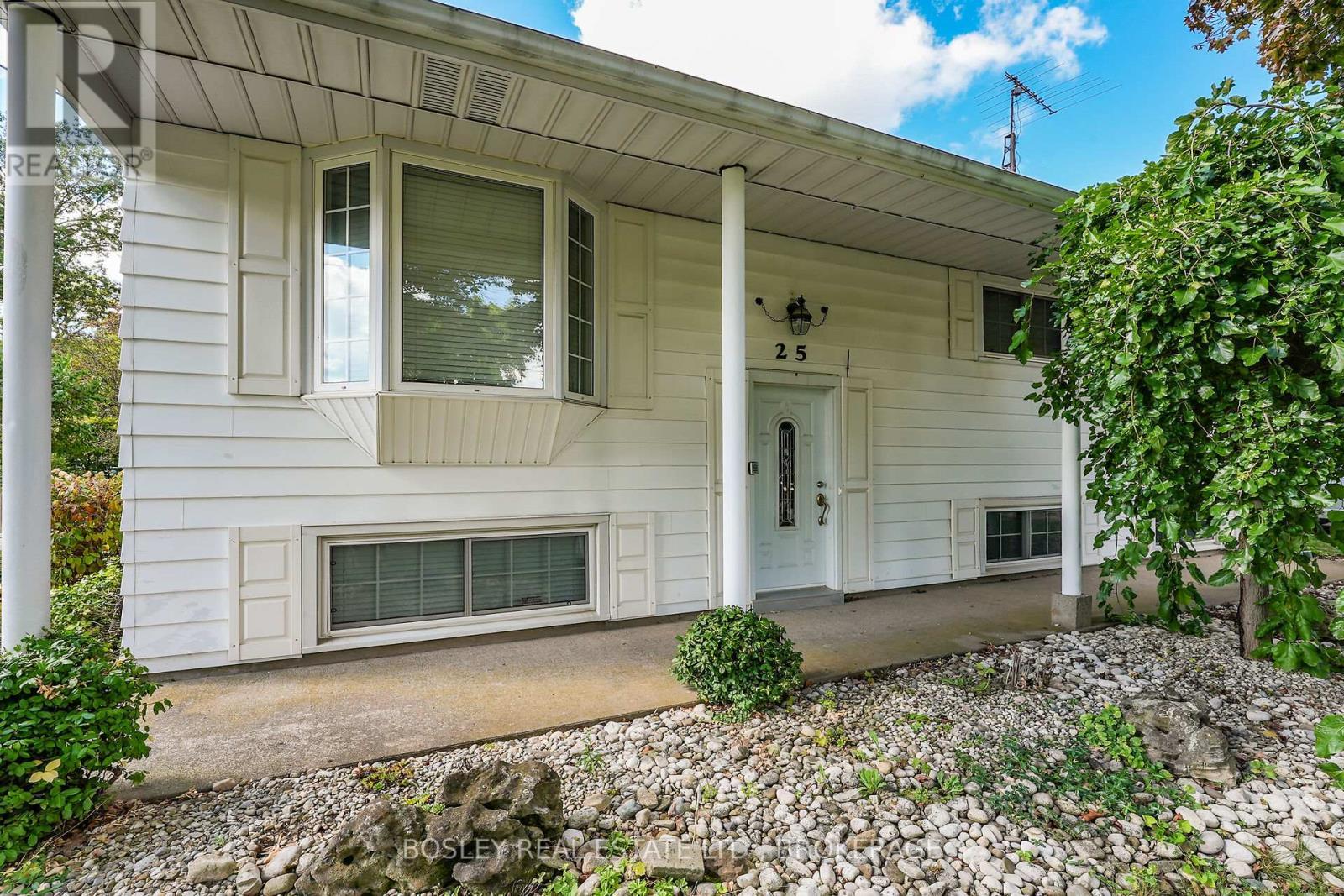 25 Lawrence Drive, Thorold (Confederation Heights), ON - Outdoor With Exterior