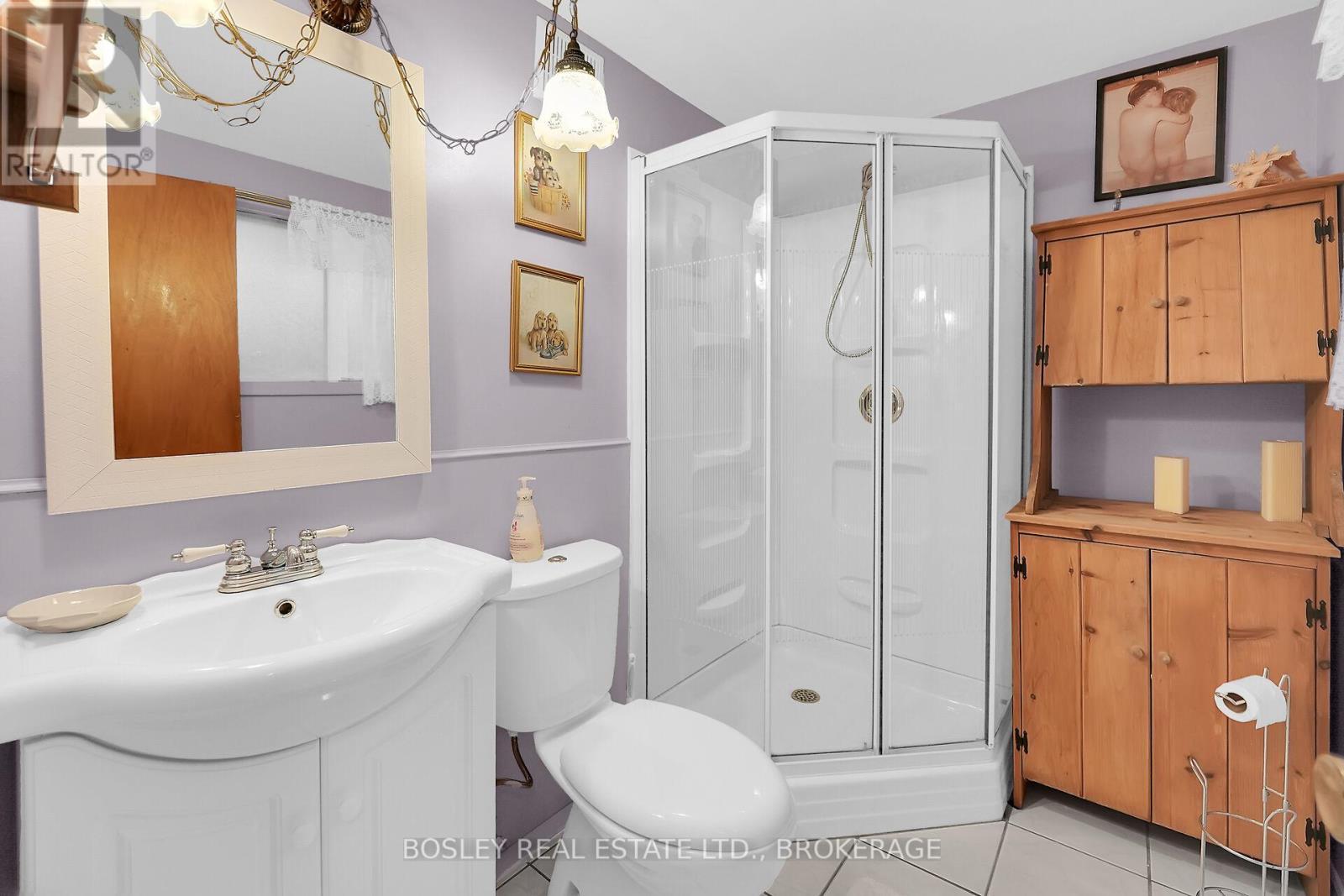 25 Lawrence Drive, Thorold (Confederation Heights), ON - Indoor Photo Showing Bathroom
