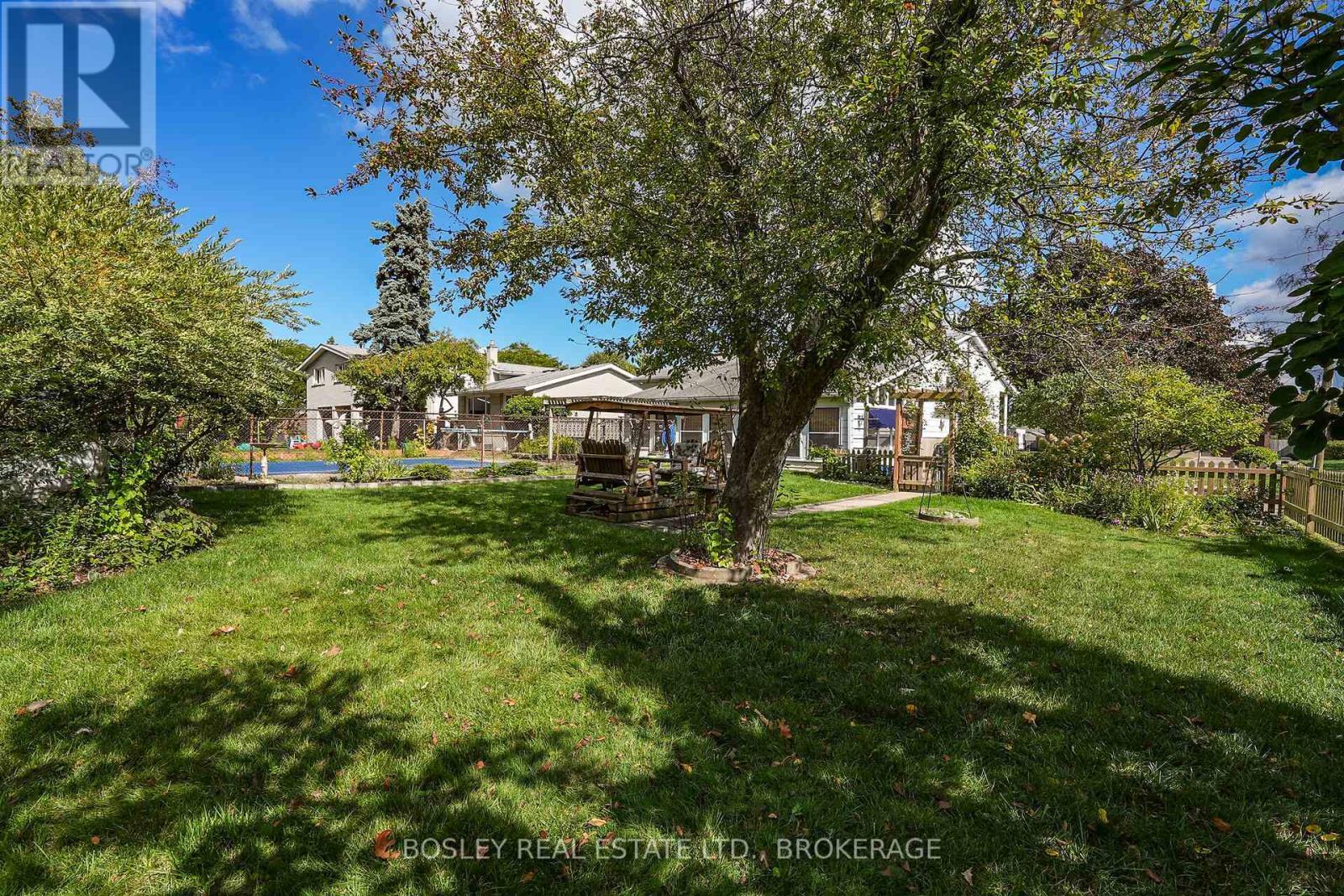 25 Lawrence Drive, Thorold (Confederation Heights), ON - Outdoor