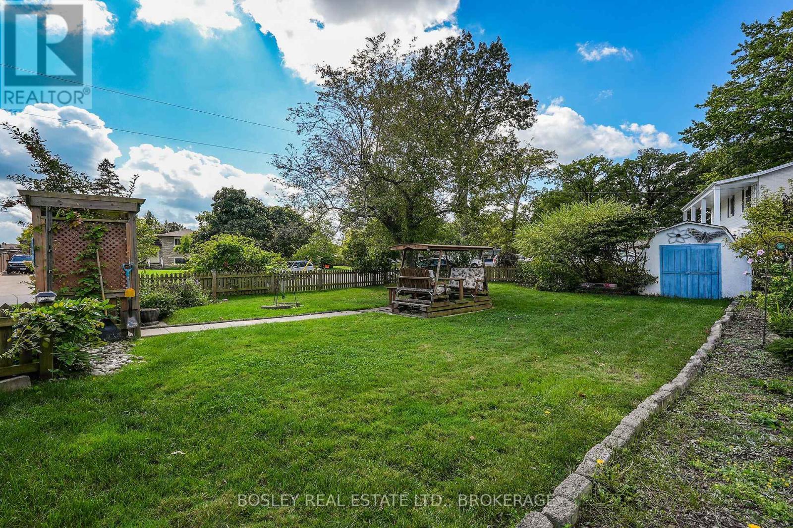 25 Lawrence Drive, Thorold (Confederation Heights), ON - Outdoor