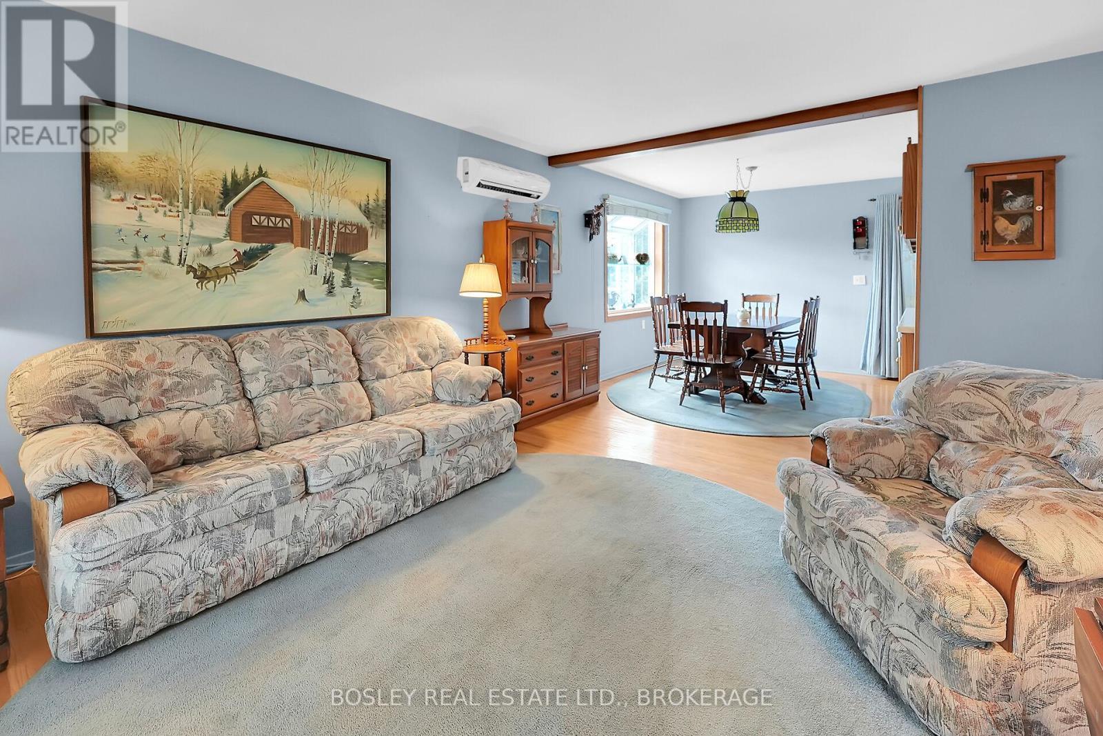 25 Lawrence Drive, Thorold (Confederation Heights), ON - Indoor Photo Showing Living Room