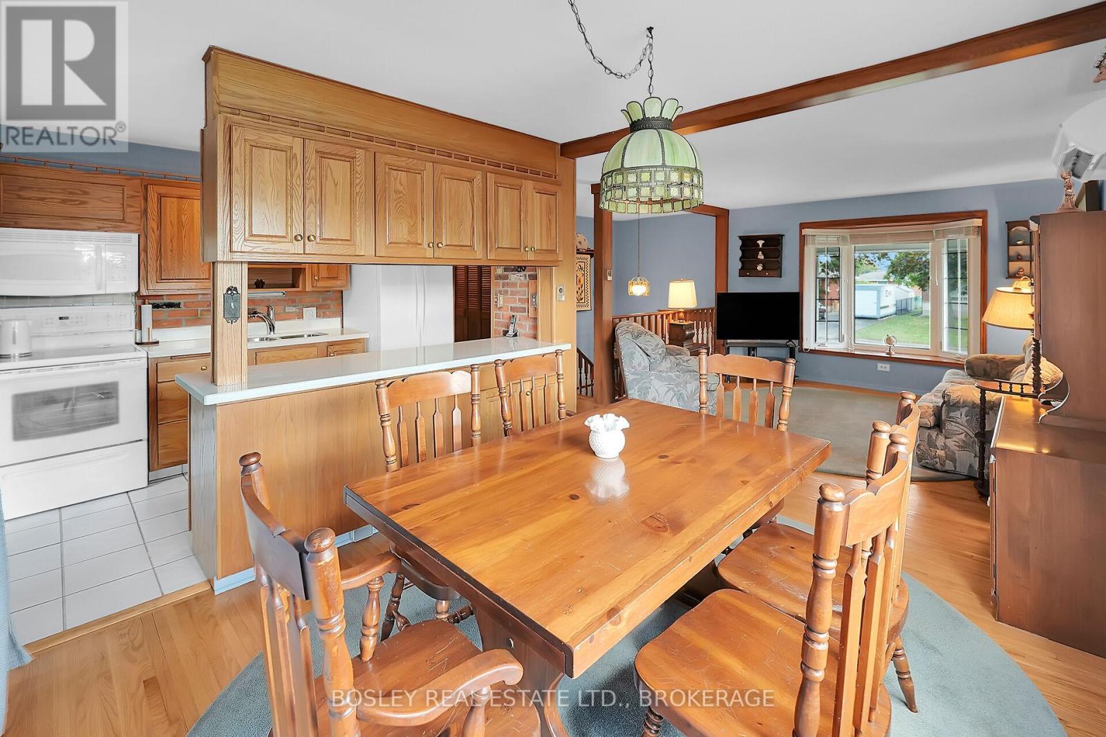 25 Lawrence Drive, Thorold (Confederation Heights), ON - Indoor