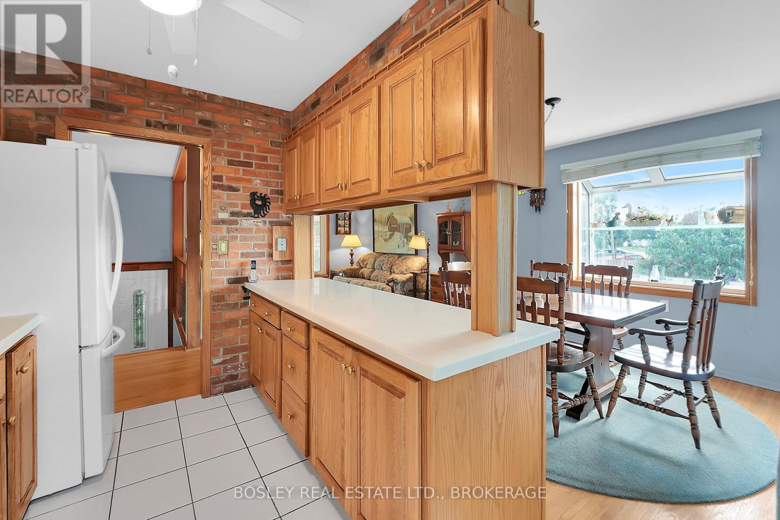 25 Lawrence Drive, Thorold (Confederation Heights), ON - Indoor Photo Showing Kitchen